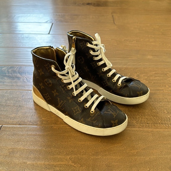 Louis Vuitton Monogram Trainers - Picture 2 of 5
